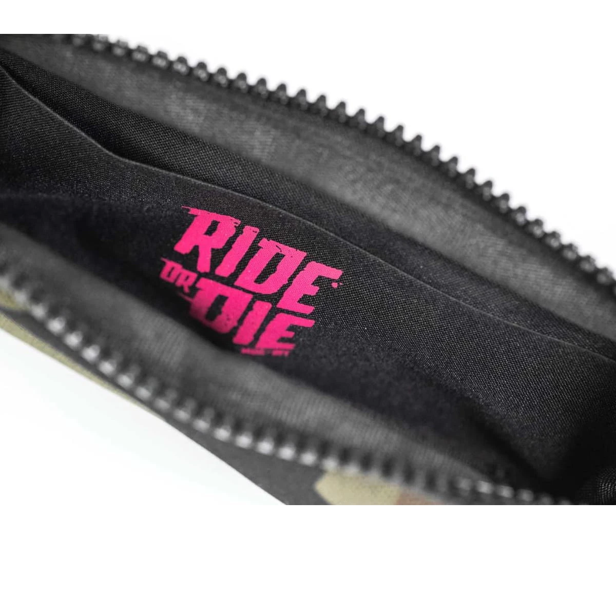 Muc-Off Essentials Case - Camo - Image 3